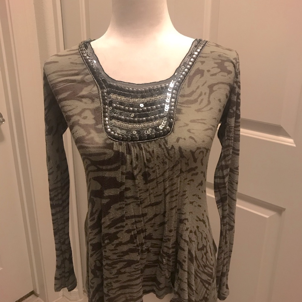 Ladies printed blouse.
